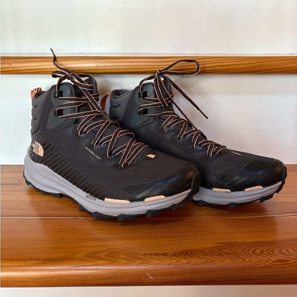 Women’s The North Face Snow Boots - Picture 2 of 6
